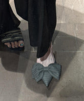 Edle graue High Heel Sandalen mit Schleife und spitzer Zehenpartie